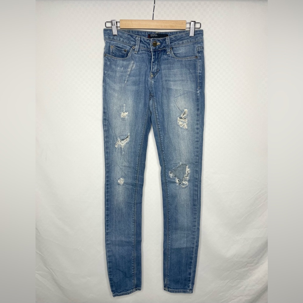 UO BDG Cigarette Distressed Skinny Jean